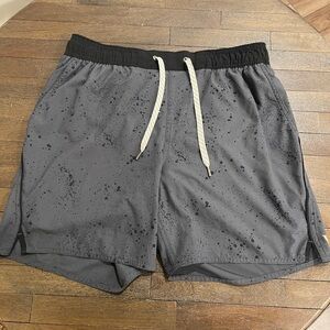 Vuori Trail Short – Gray with Black Ink Dot Pattern – Men’s Medium (Estimated)